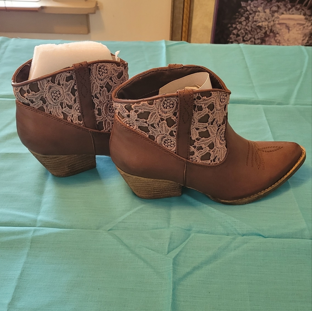 Very Volatile brown bootie - Picture 3 of 5